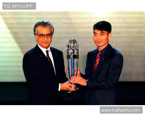 谁是推动足球明星崛起的幕后推手与关键人物